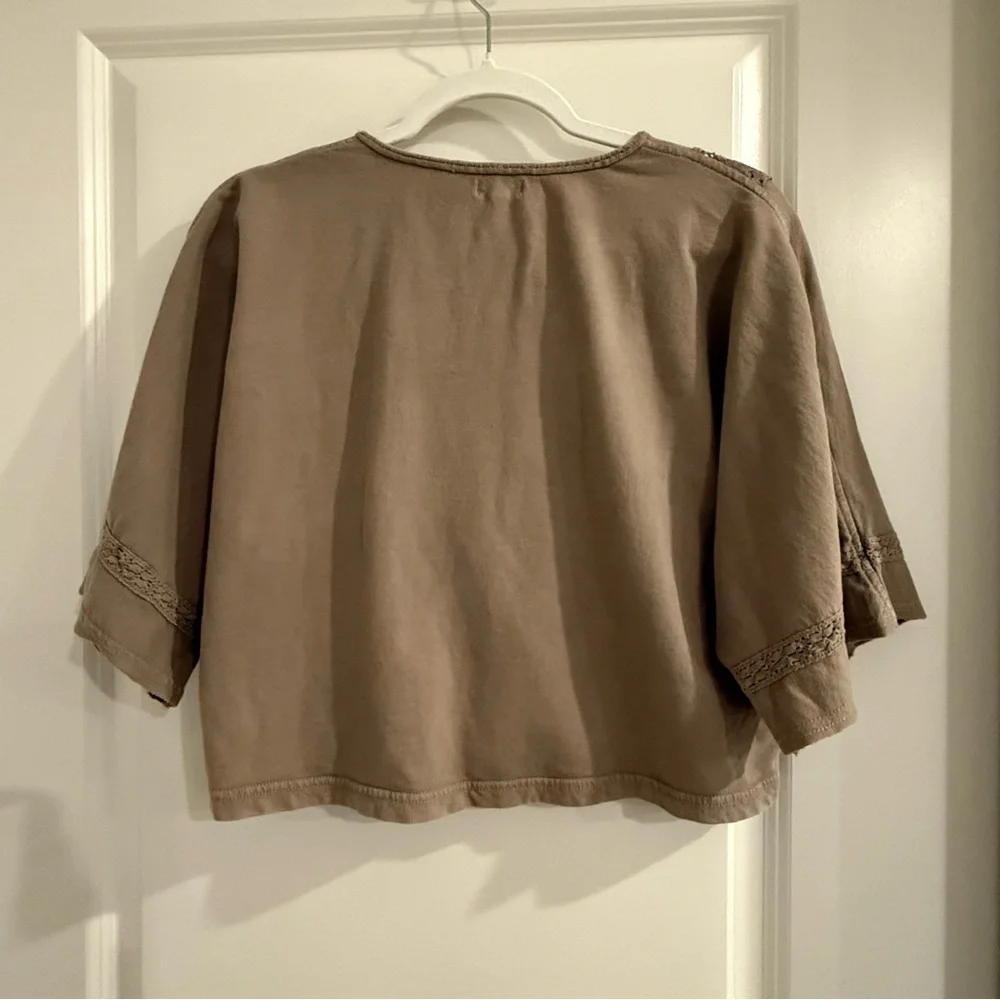 Arie Knit Button-Up Short Sleeve Blouse - Picture 4 of 10